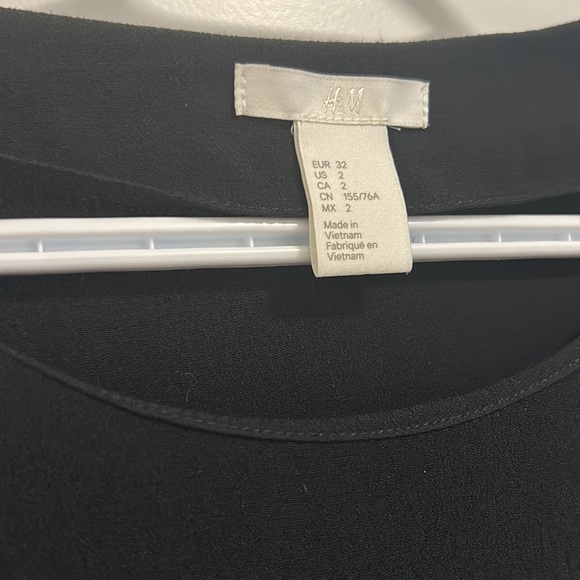 H&M Black Blouse. Size US 2. Brand new condition! - Picture 2 of 3